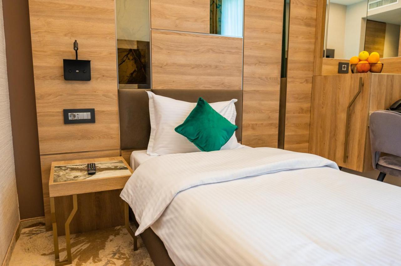 Hotel Codrisor Bistriţa エクステリア 写真