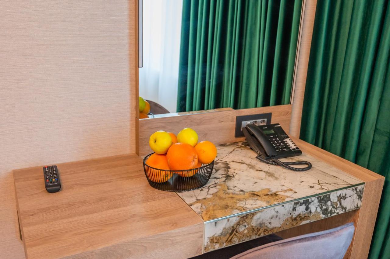 Hotel Codrisor Bistriţa エクステリア 写真