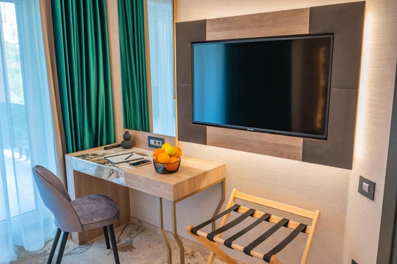Hotel Codrisor Bistriţa エクステリア 写真