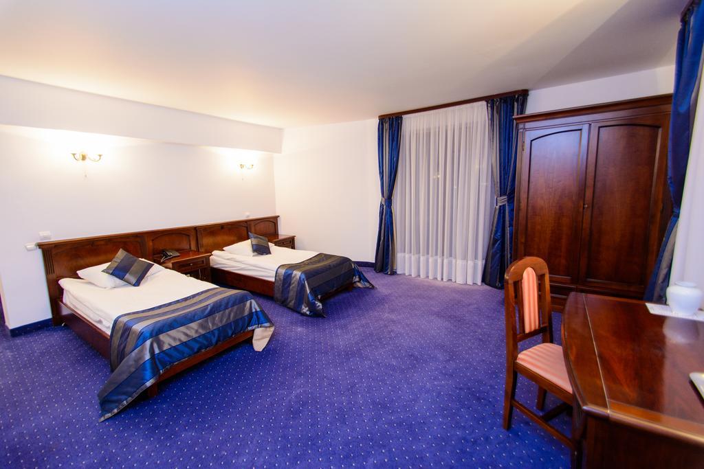 Hotel Codrisor Bistriţa エクステリア 写真
