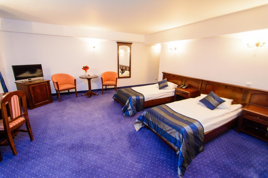 Hotel Codrisor Bistriţa エクステリア 写真