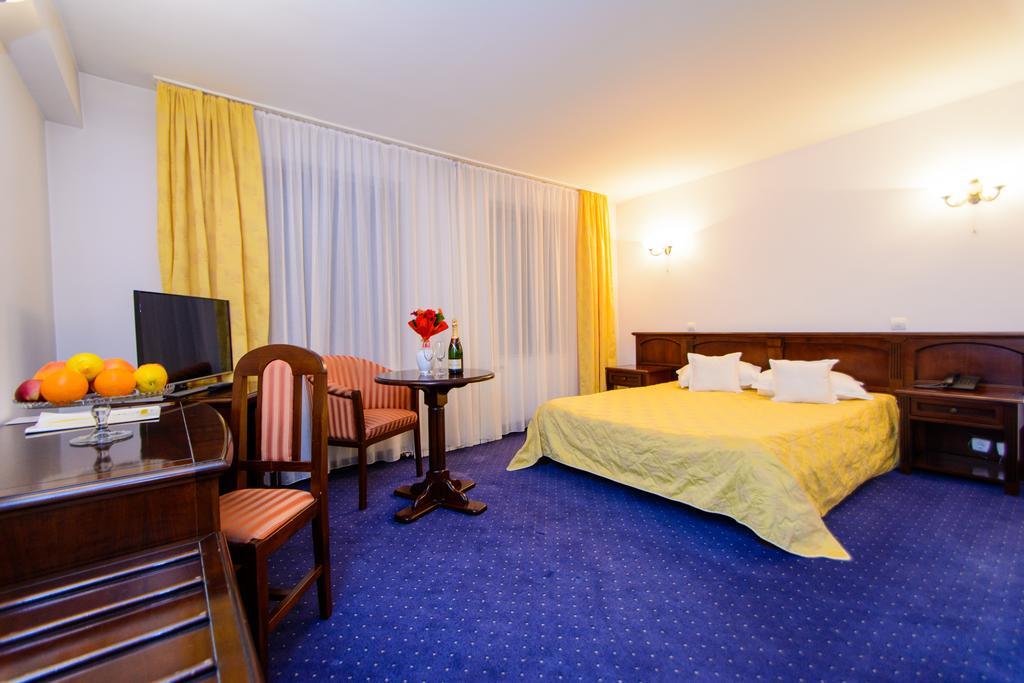 Hotel Codrisor Bistriţa エクステリア 写真
