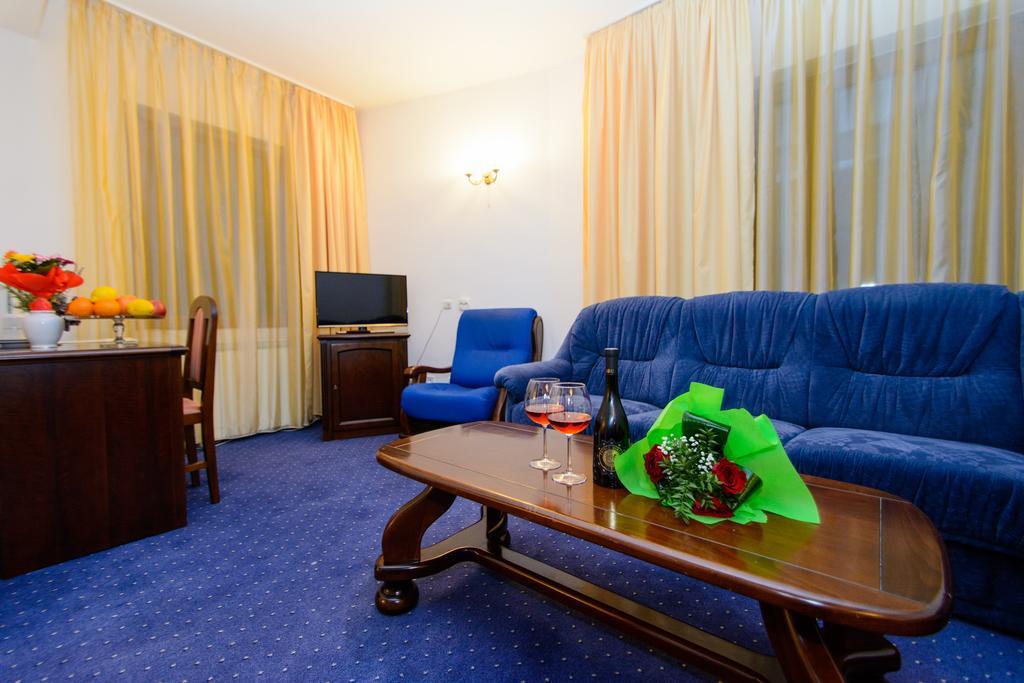 Hotel Codrisor Bistriţa エクステリア 写真