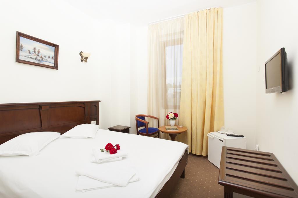 Hotel Codrisor Bistriţa エクステリア 写真